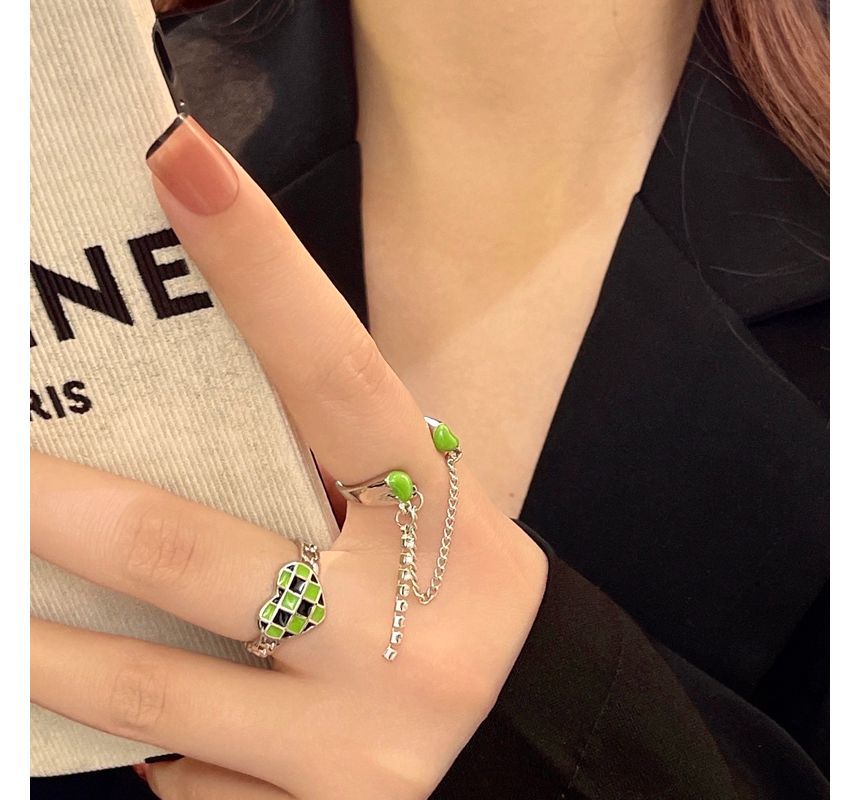Checker Open Chained Heart Double Ring