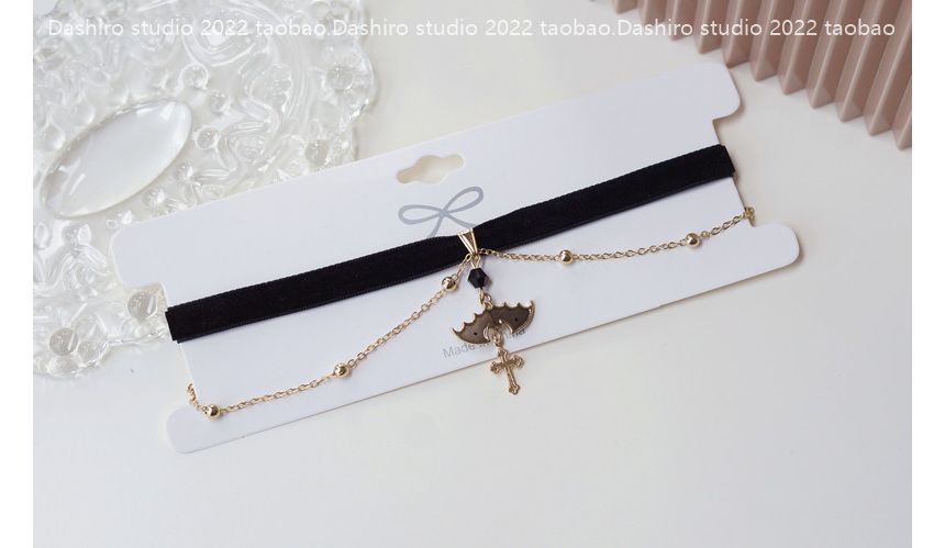 Pendant Velvet Choker Cross Bat