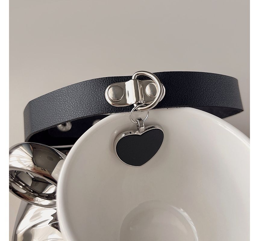 Pendant Choker Leather Faux Heart