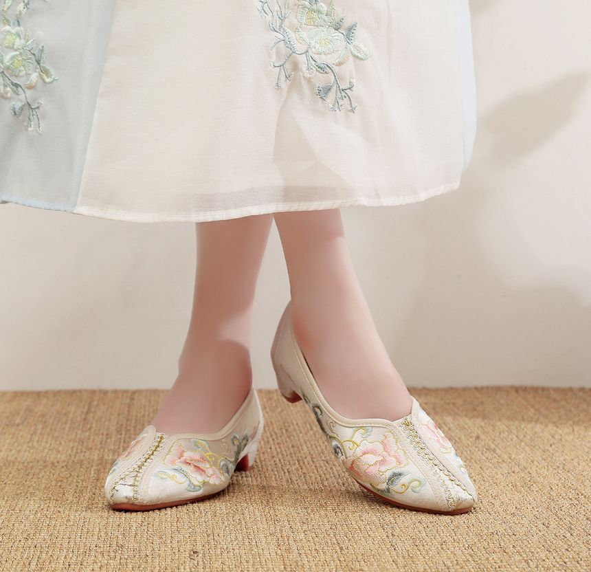Embroidered Floral Satin Pumps