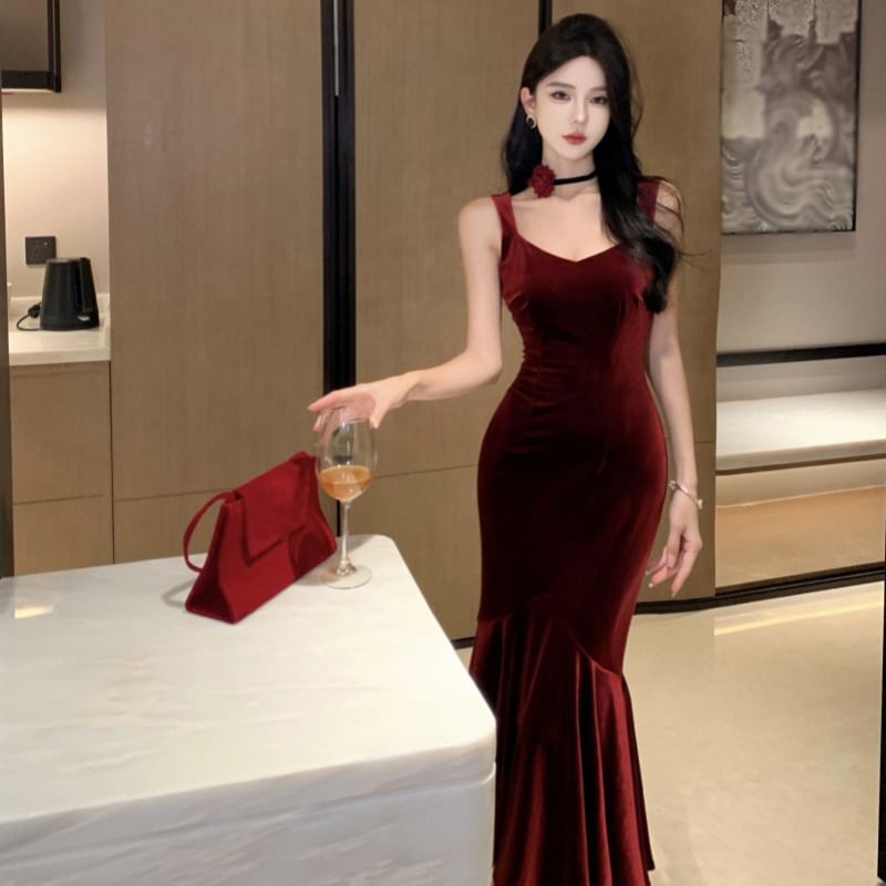 Mermaid Back Open V-Neck Gown Sleeveless Evening Plain Velvet