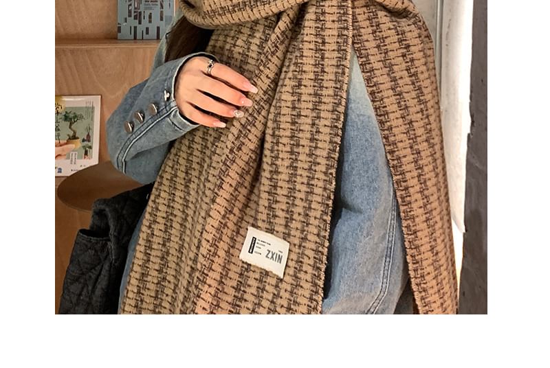 Applique Scarf Patterned Tasseled Label