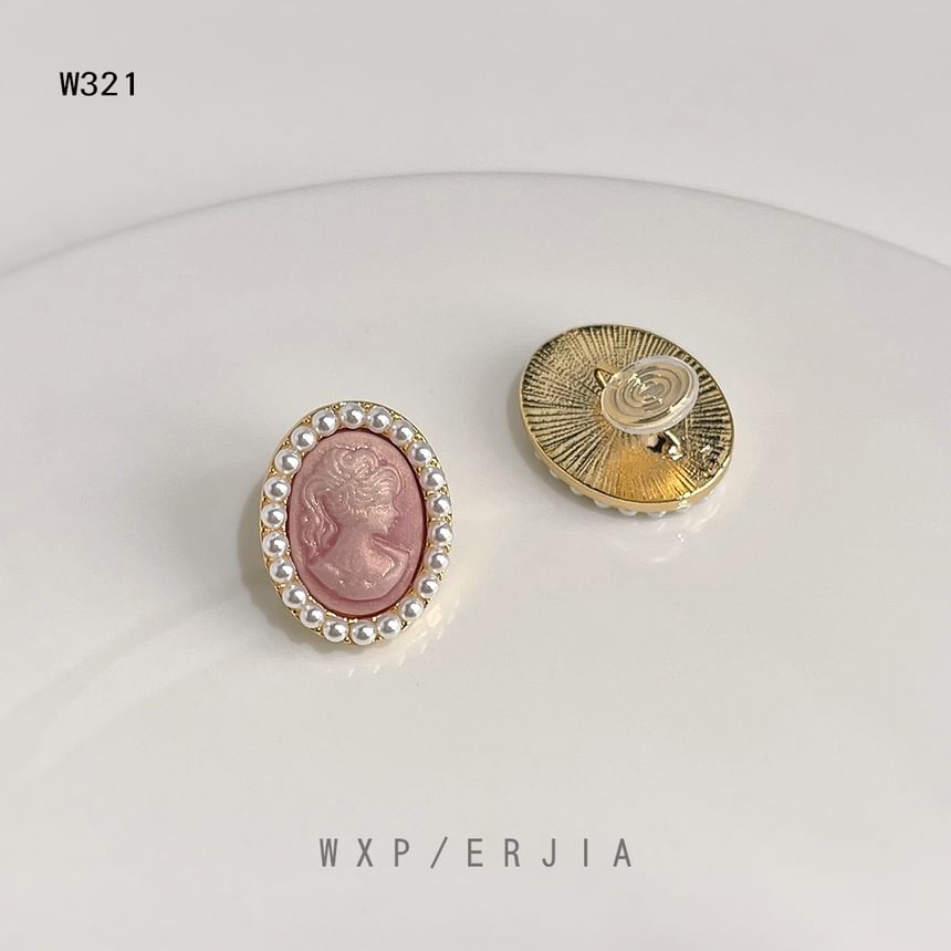 Clip-On Pearl Faux Face Earring