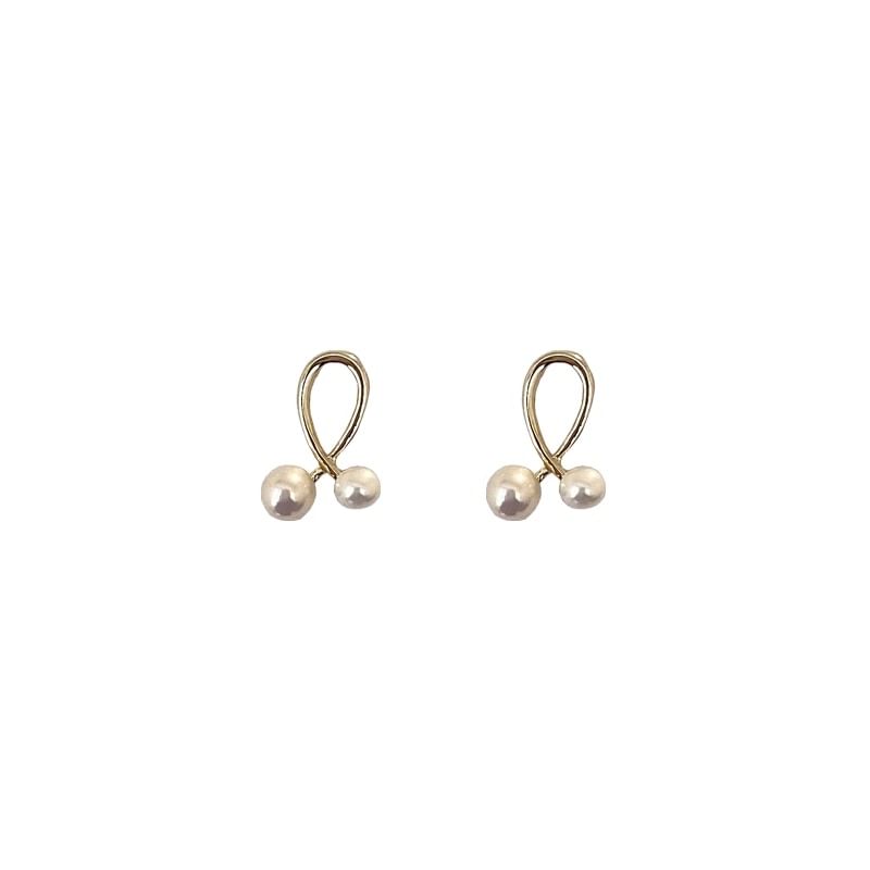 Faux Pearl Stud Earring