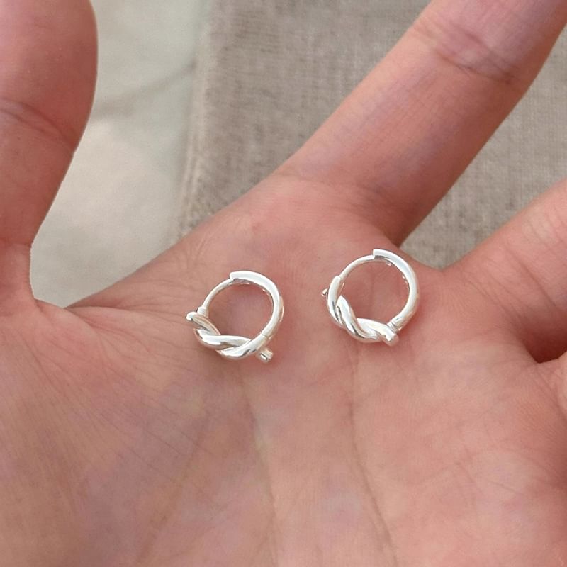 Earring Huggie Twisted