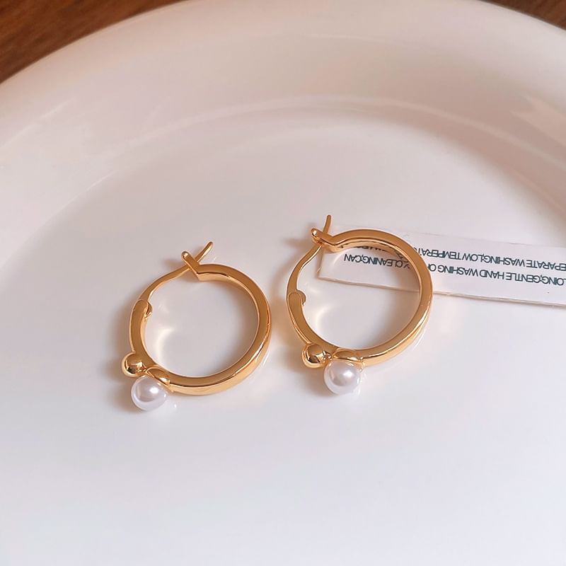 Pearl Earring Faux Hoop