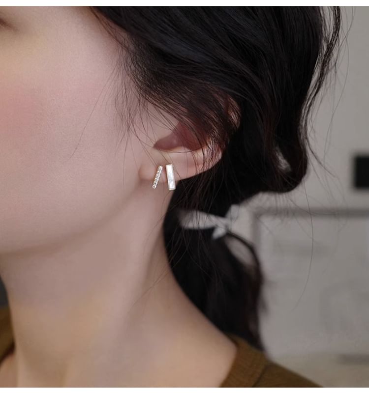 Stud Rhinestone Alloy Earring Shell