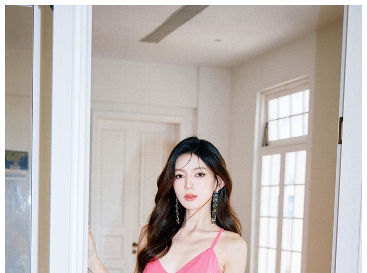 Open V-Neck Evening Spaghetti Mermaid Strap Back Gown Metallic