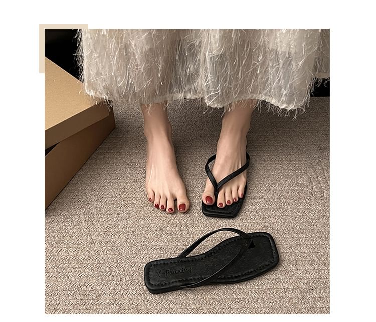 Square-Toe Sandals Thong