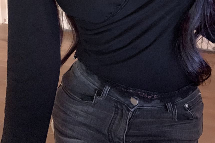 Long-Sleeve Lace Crop + Top Tee Trim V-Neck Set: Halter-Neck