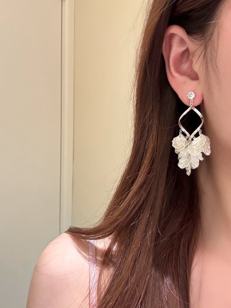 Chandelier Shell Rhinestone Earring