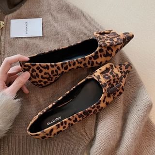 Toe Pointed Flats Buckled