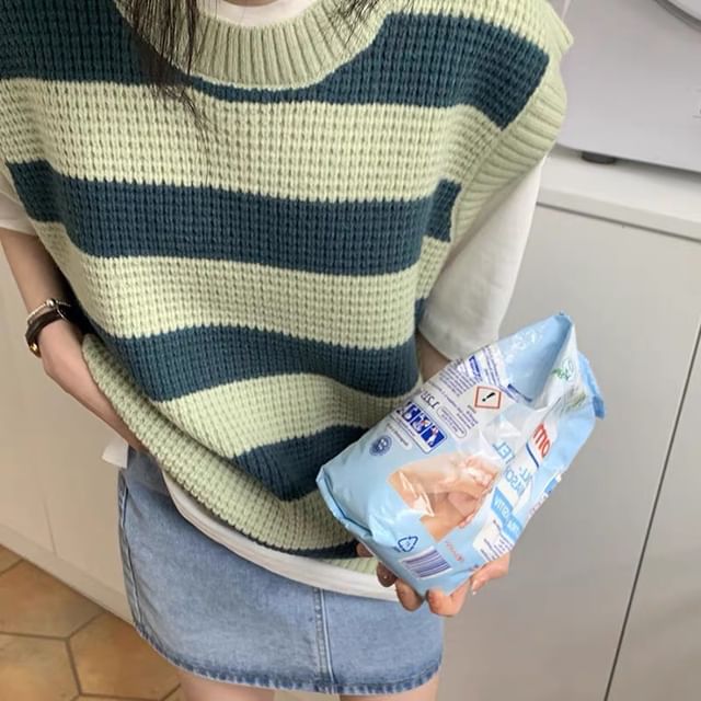 Knit Round Neck Sleeveless Striped Vest
