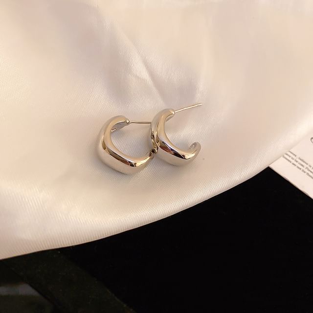 (Various Earring Silver Tone Designs)