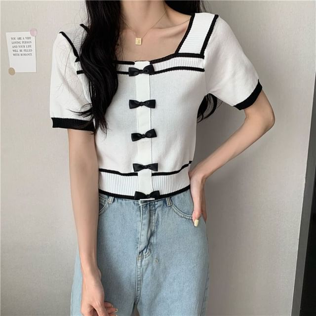 Short-Sleeve Knit Neck Square Top Bow