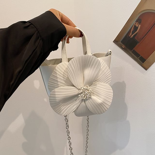+ Bucket Strap Chain Pouch Set: Bag Flower