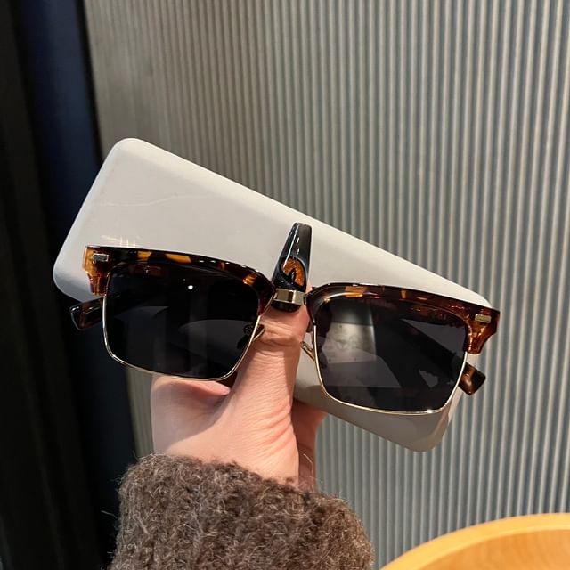 Vintage Frame Metal Sunglasses