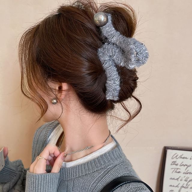 Pearl Yarn Faux Hair Claw