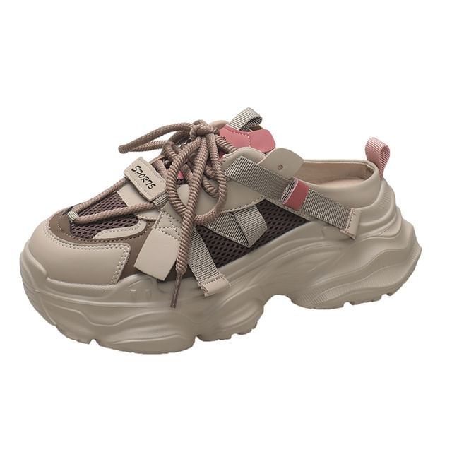 Baskets à lacets et plateformes avec lettrage