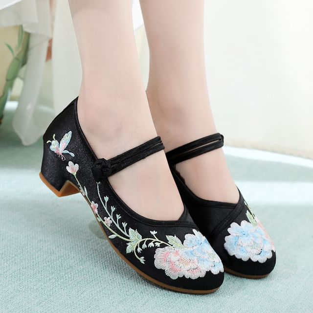 Floral Pumps Block Embroidery Heel