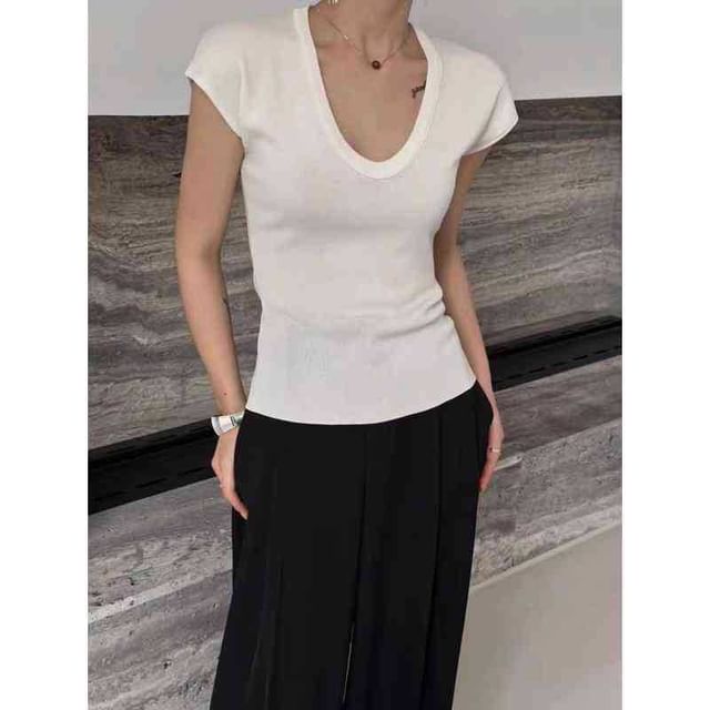 Slim Plain Top Scoop Neck Fit Cap-Sleeve Knit