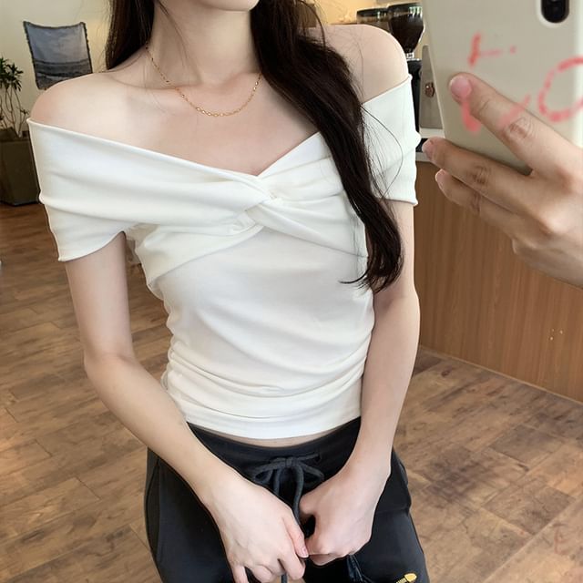 Short-Sleeve Off Top Twisted Shoulder Plain