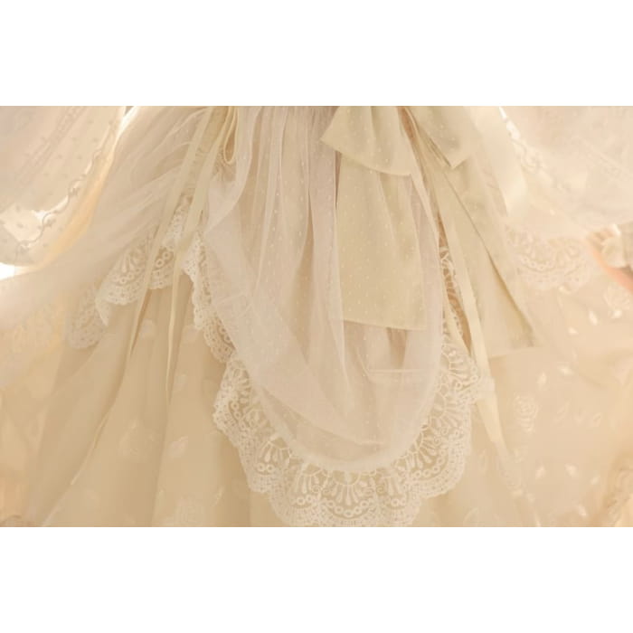 Long-Sleeve Round Neck Lolita Floral Applique Bow Ruffle