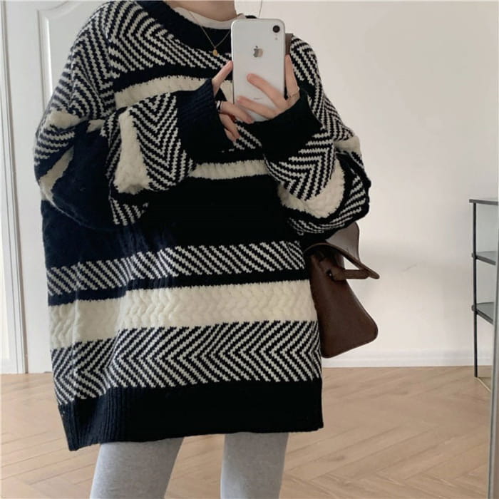 Vintage Black Knit Sweater - Free Size / Black/white