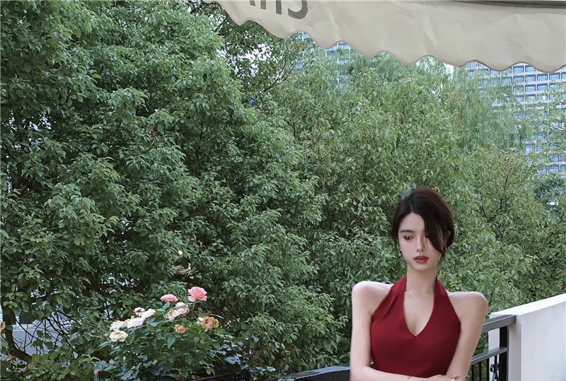 Slim-Fit V-Neck Sleeveless Plain Dress Halter