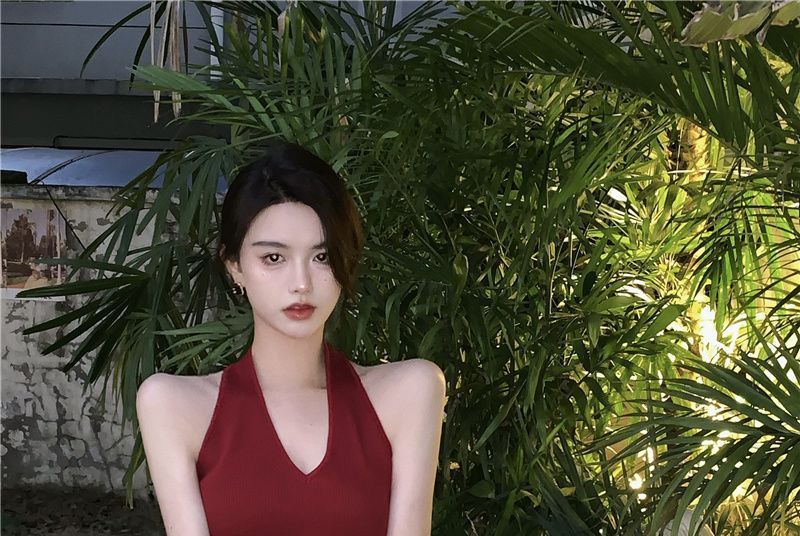 Slim-Fit V-Neck Sleeveless Plain Dress Halter