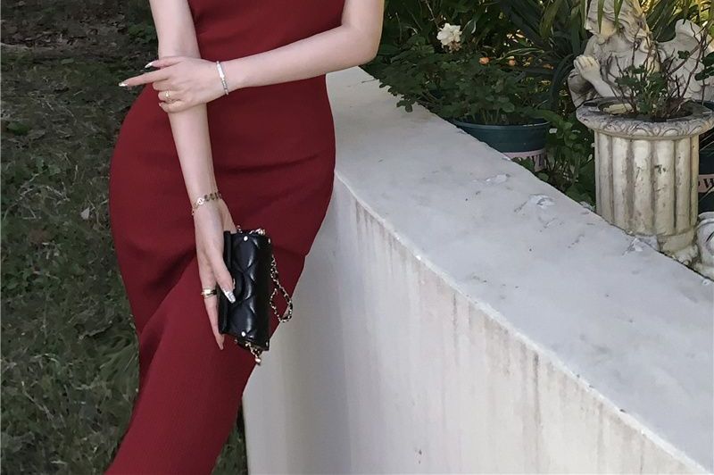 Slim-Fit V-Neck Sleeveless Plain Dress Halter