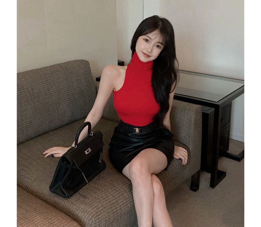 Plain Turtleneck Top Sleeveless