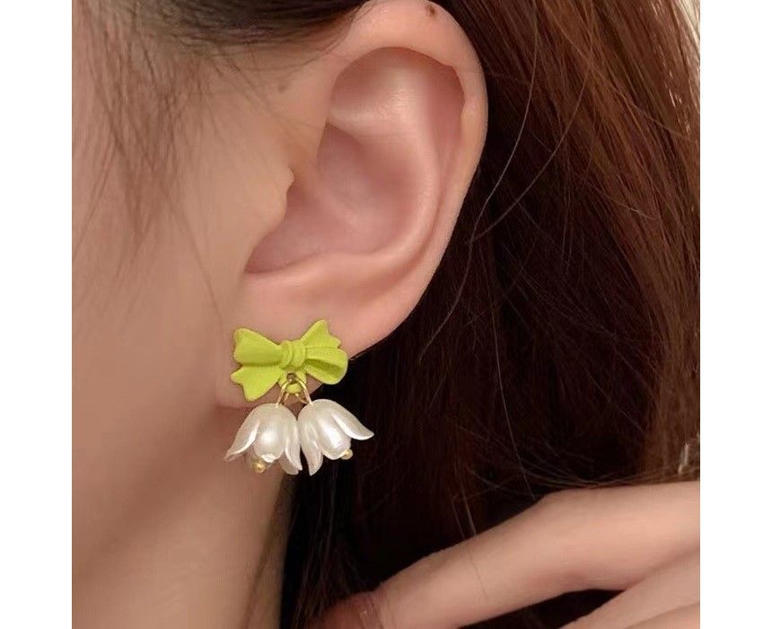 Floral On Stud Earring / Ear Clip