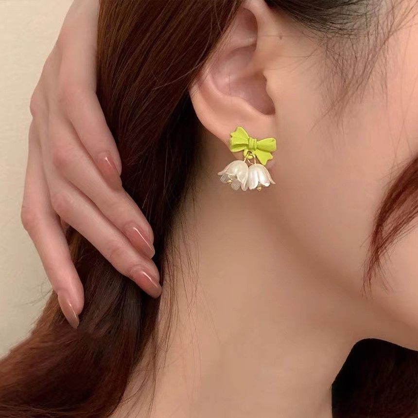 Floral On Stud Earring / Ear Clip
