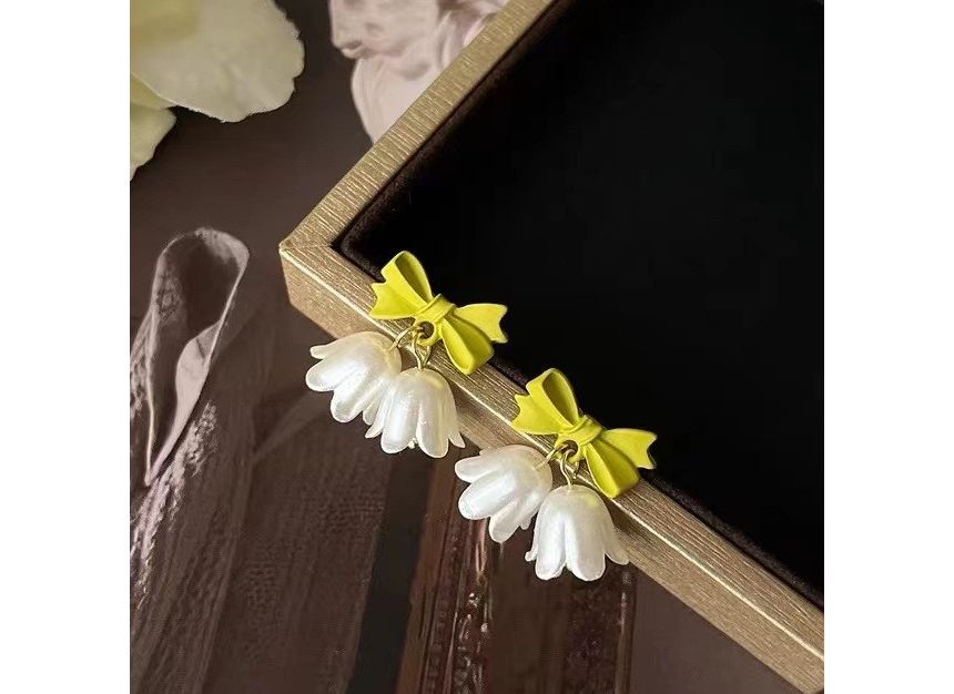 Floral On Stud Earring / Ear Clip