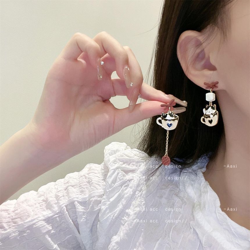 Drop Cat Asymmetrical / Earring Clip-On