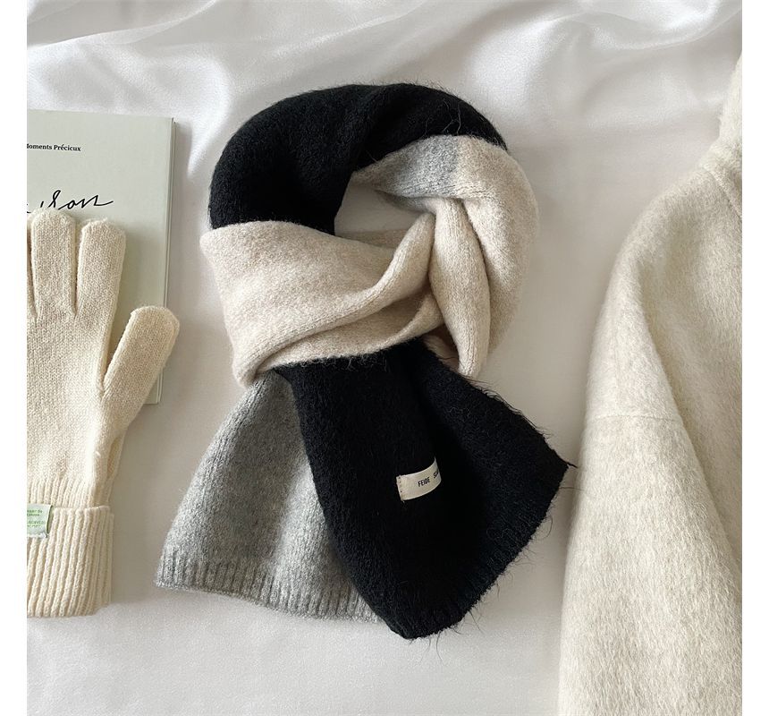 Lettering Block Scarf Applique Knit Color