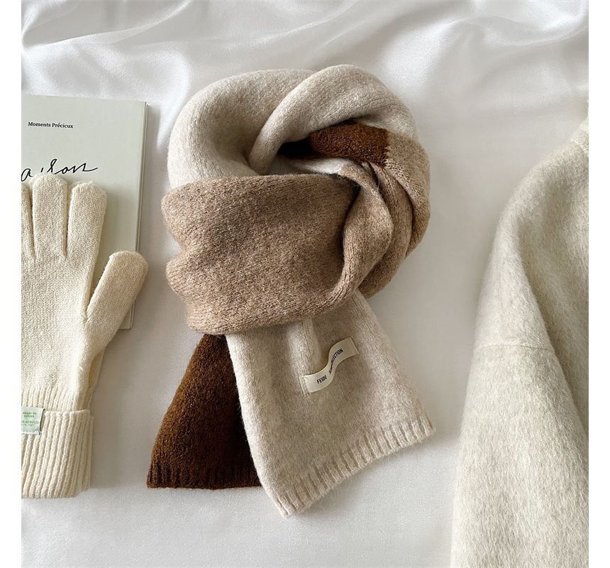 Lettering Block Scarf Applique Knit Color