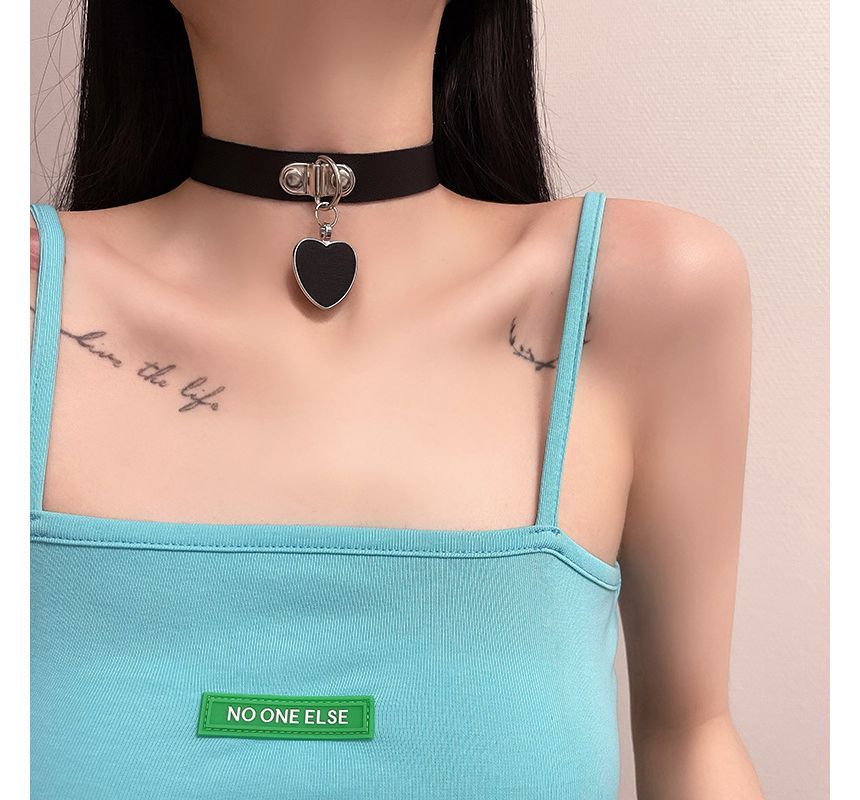 Pendant Choker Leather Faux Heart