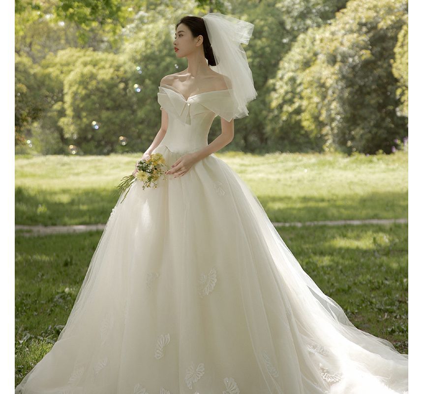 Off-Shoulder Ball Plain Wedding Gown