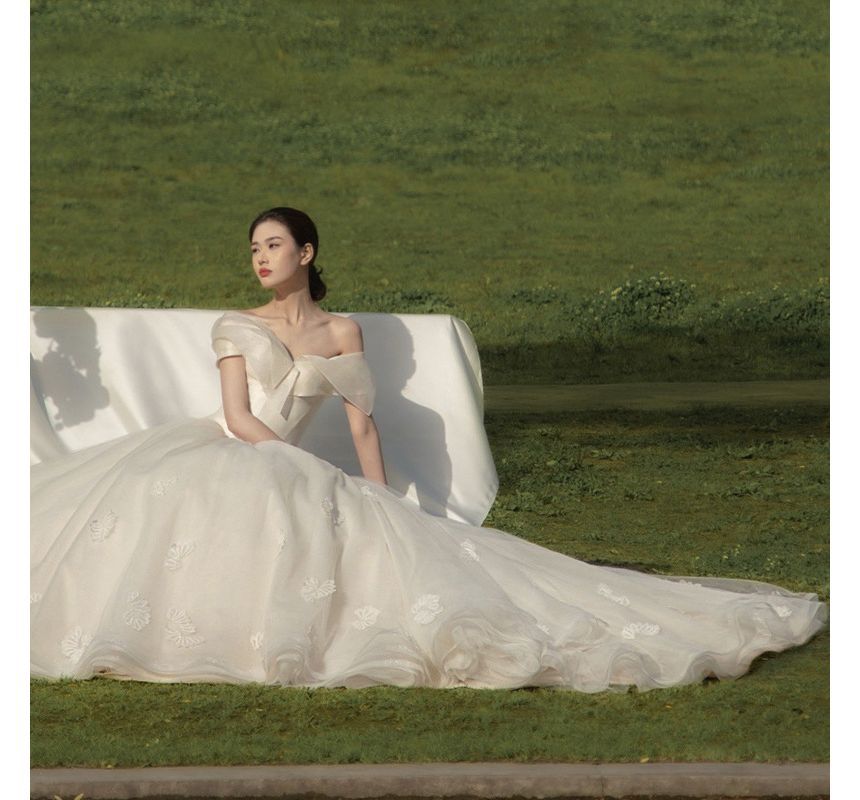 Off-Shoulder Ball Plain Wedding Gown