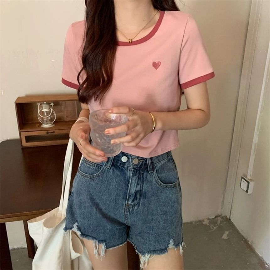 Short-Sleeve Heart Tee Neck Contrast Trim Round