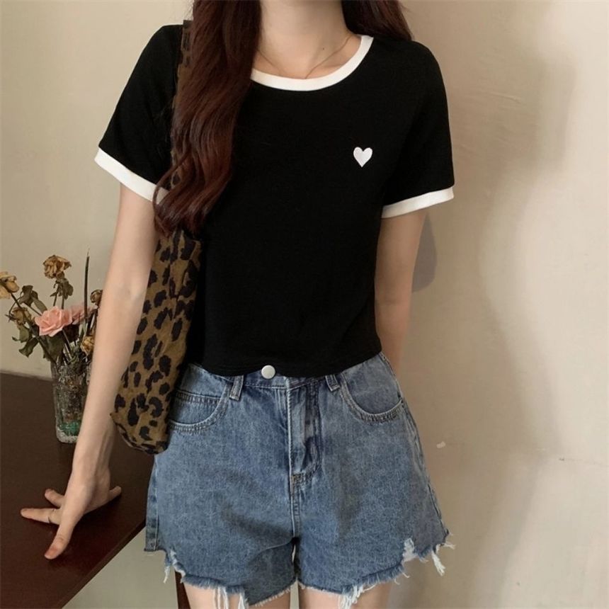 Short-Sleeve Heart Tee Neck Contrast Trim Round