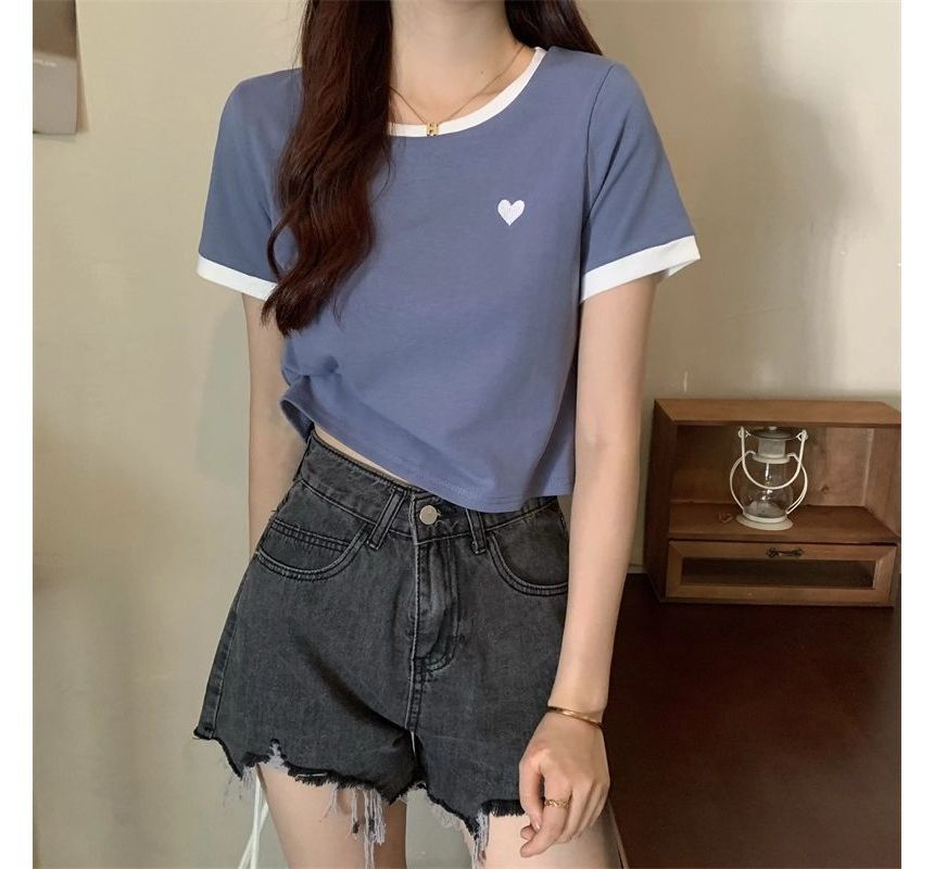 Short-Sleeve Heart Tee Neck Contrast Trim Round