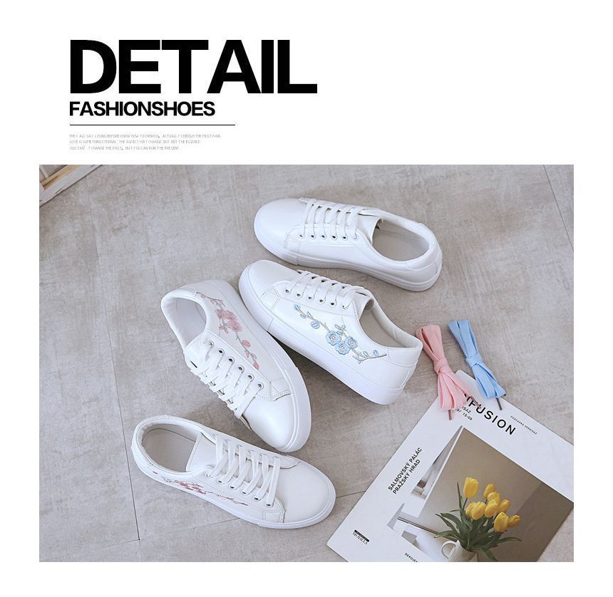 Sneakers Floral Embroidered Lace-Up