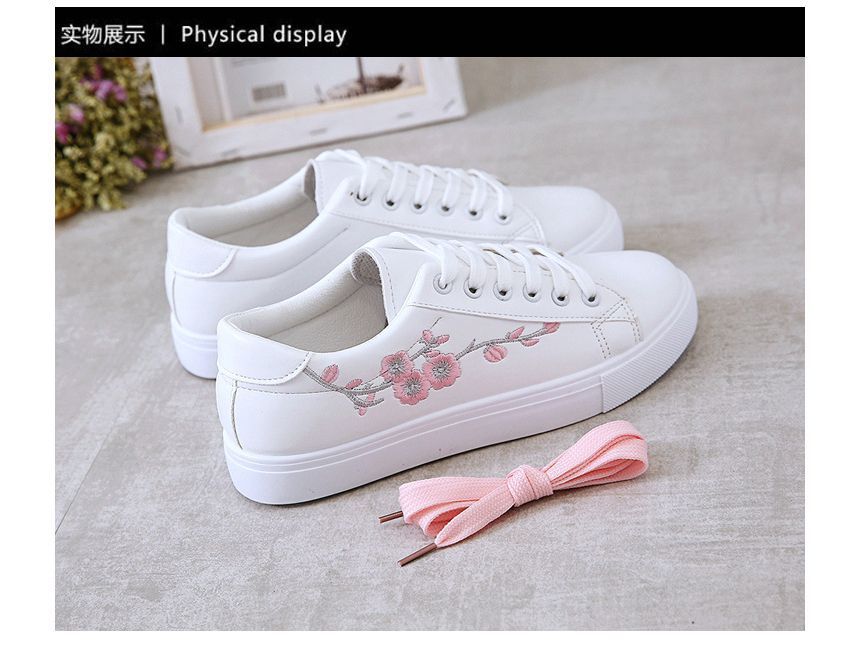 Sneakers Floral Embroidered Lace-Up