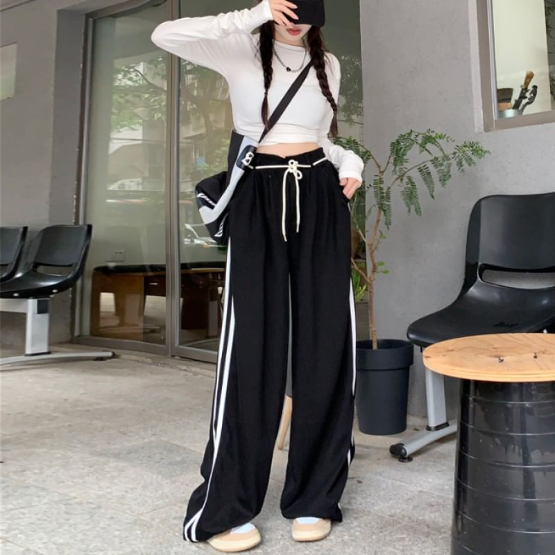 Drawstring Wide Long-Sleeve Neck Tee Cutout Waist Striped / Sweatpants Crop Plain Leg Round