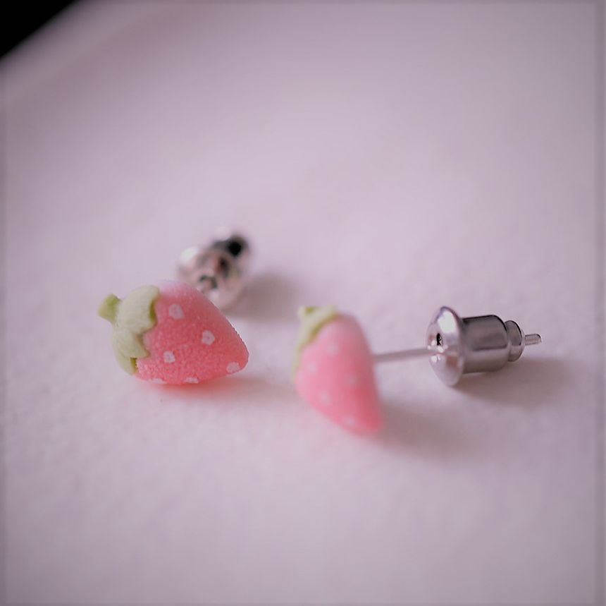 Ear Stud Strawberry