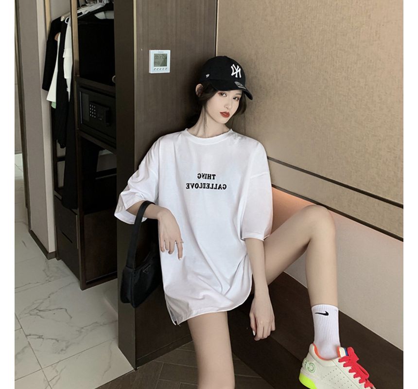 Tee Neck Lettering Short-Sleeve Round