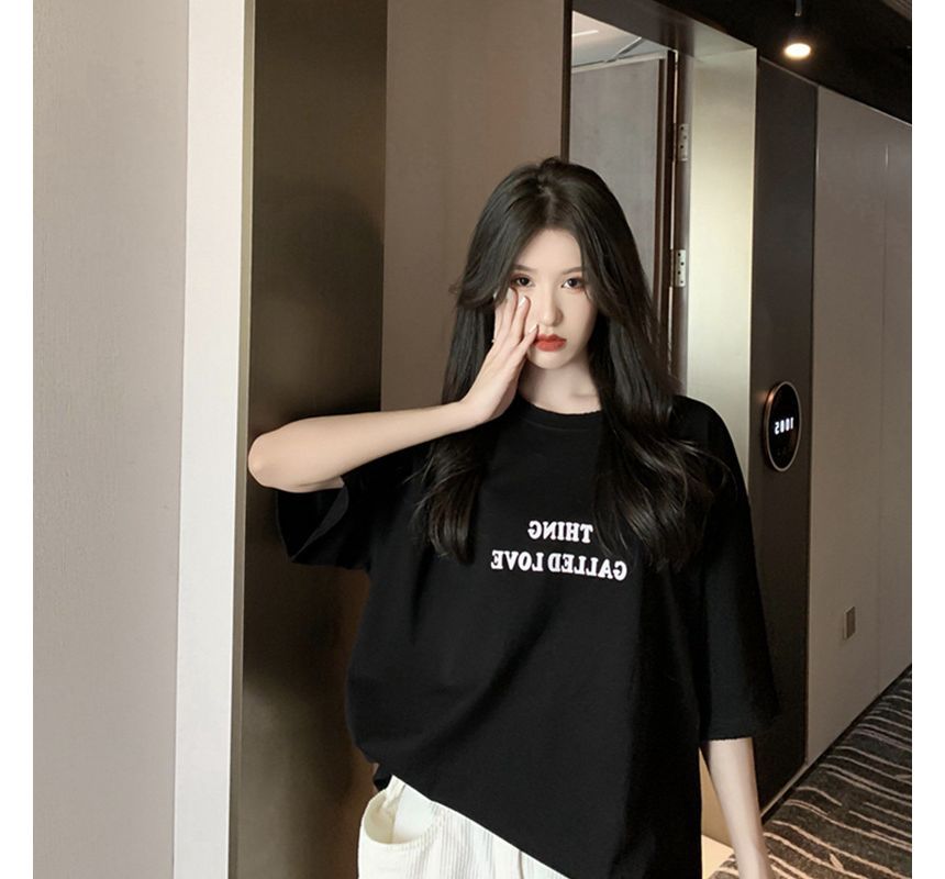 Tee Neck Lettering Short-Sleeve Round